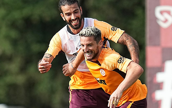 Foto - Galatasaray'da neler oluyor böyle! Meğer tam bir dedikoduymuş... Sözleşmesindeki detay ortaya çıktı