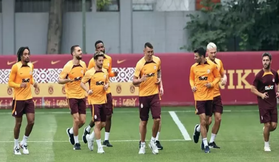 Foto - Galatasaray’da Okan Buruk’un hamlesi! Arkasında bakın kim var: Rakam tamı tamına 40 milyon TL…