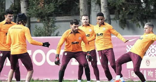 Galatasaray'da Okan Buruk'un sol bek şaşkınlığı! Bu gelişmeye kendisi bile inanamadı