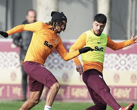 Foto - Galatasaray'da Okan Buruk'un sol bek şaşkınlığı! Bu gelişmeye kendisi bile inanamadı