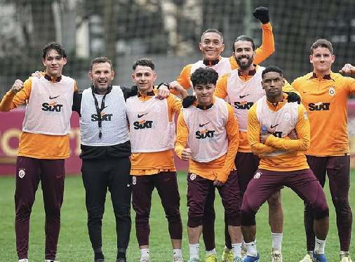 Foto - Galatasaray’da ortalığın yangın yerine dönmesi an meselesi! Okan Buruk’tan kahreden itiraf geldi ve artık misafir… 