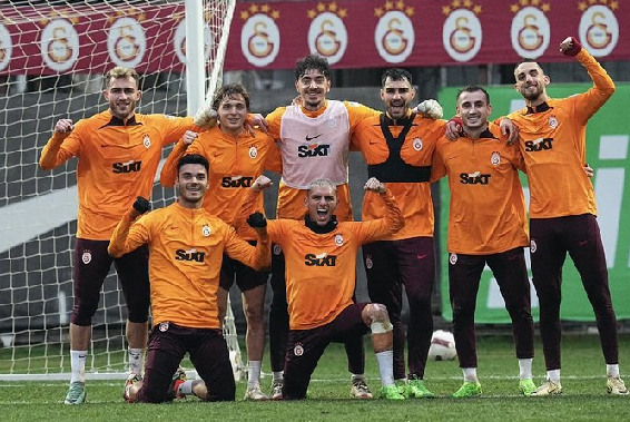 Foto - Galatasaray’da ortalığın yangın yerine dönmesi an meselesi! Okan Buruk’tan kahreden itiraf geldi ve artık misafir… 