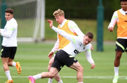 Galatasaray'da sol bek harekatı! Sağ tamam sıra solda! O gelişme İngiltere’yi şok etti: Film koptu kopuyor…