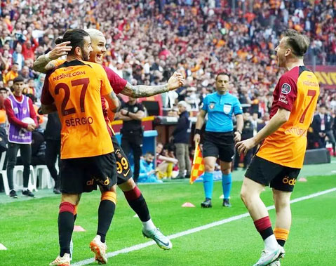 Galatasaray'da temizlik başlıyor! 5 isimle birden yollar ayrılacak...