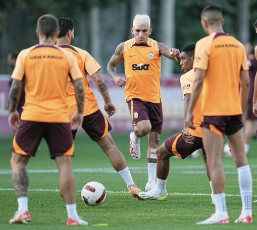 Galatasaray'da yol ayrımı yakın! 2 yıldız yolcu!