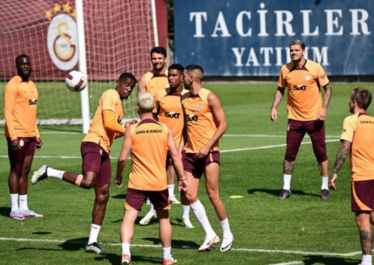 Foto - Galatasaray'da yol ayrımı yakın! 2 yıldız yolcu!