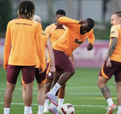 Foto - Galatasaray'da yol ayrımı yakın! 2 yıldız yolcu!