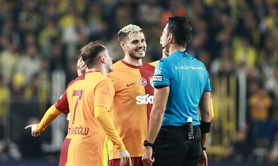 Foto - Galatasaray'dan derbi hakemi Arda Kardeşler'e tepki geldi! Daha maç başlamadan kavga başladı...