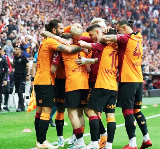 Galatasaray'dan, Fenerbahçe'ye misilleme... Müthiş başarı! Sen misin Dzeko'yu getiren...