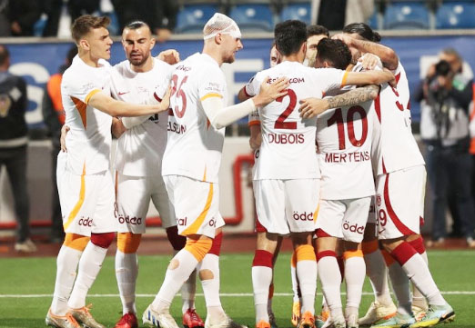 Foto - Galatasaray'dan, Fenerbahçe'ye misilleme... Müthiş başarı! Sen misin Dzeko'yu getiren...