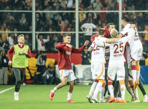 Foto - Galatasaray'dan, Fenerbahçe'ye misilleme... Müthiş başarı! Sen misin Dzeko'yu getiren...