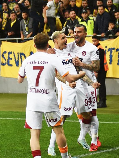 Foto - Galatasaray'dan, Fenerbahçe'ye misilleme... Müthiş başarı! Sen misin Dzeko'yu getiren...