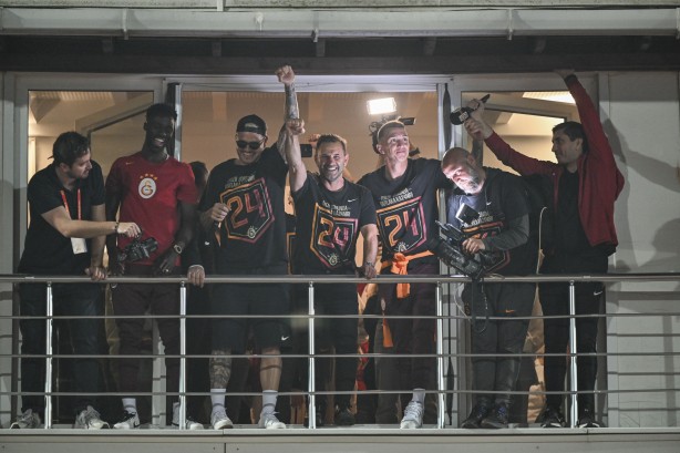 Foto - Galatasaray’dan gündemi altüst edecek yıldız çıkışı! Galatasaray'a şampiyonluk hediyesi! Gerçekten olacak iş değil, müthiş gelişme…