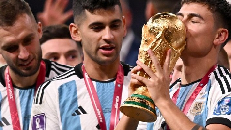 Foto - Galatasaray’dan gündemi altüst edecek yıldız çıkışı! Galatasaray'a şampiyonluk hediyesi! Gerçekten olacak iş değil, müthiş gelişme…