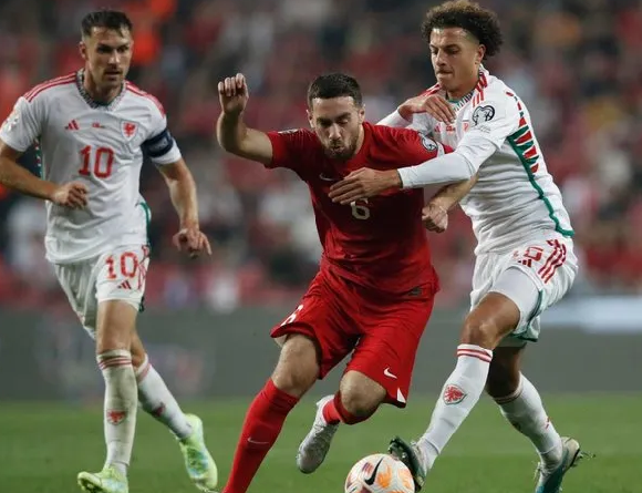 Foto - Galatasaray'dan olay hamle geliyor! Okan Buruk öyle bir operasyonu başlattı ki… Cim-Bom herkesi çok fena ters köşeye yatıracak…