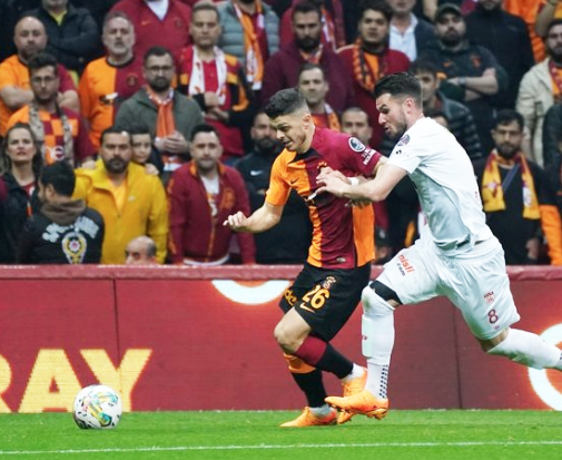 Galatasaray'dan süper hamle... Bunları duyanlar şaşırıyor! Yılın transfer bombası patlıyor... 