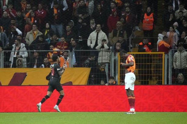 Foto - Galatasaray’ı karıştıran O oyuncu! Ruhsuz! Kriz ayyuka çıktı artık…