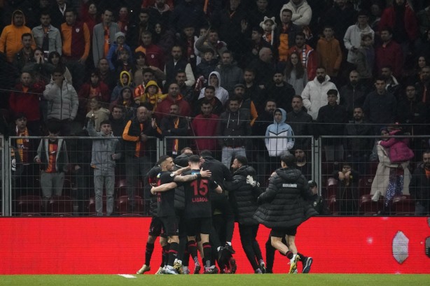 Foto - Galatasaray’ı karıştıran O oyuncu! Ruhsuz! Kriz ayyuka çıktı artık…