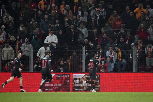 Foto - Galatasaray’ı karıştıran O oyuncu! Ruhsuz! Kriz ayyuka çıktı artık…