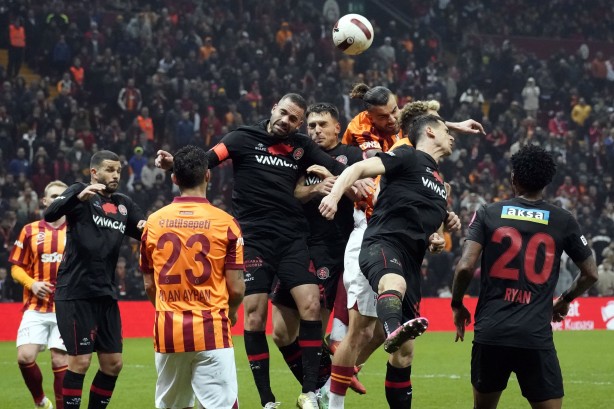 Foto - Galatasaray’ı karıştıran O oyuncu! Ruhsuz! Kriz ayyuka çıktı artık…