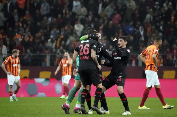 Foto - Galatasaray’ı karıştıran O oyuncu! Ruhsuz! Kriz ayyuka çıktı artık…
