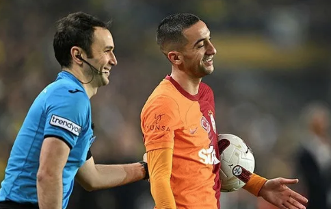 Galatasaray'ı Ocak ayında bekleyen büyük tehlike! Faslı yıldız teklifini açıkladı: Milyon euroluk hamle resmen geldi