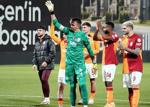 Foto - Galatasaray'ı Ocak ayında bekleyen büyük tehlike! Faslı yıldız teklifini açıkladı: Milyon euroluk hamle resmen geldi