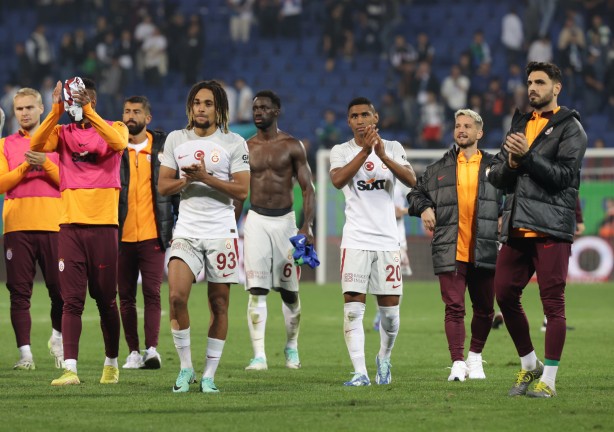 Foto - Galatasaray'ın başı fena halde belada... Taraftarlar telefon yağmuruna tutmuştular!