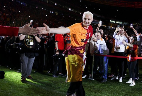 Foto - Galatasaray'ın başına talih kuşu kondu! İngiliz devi resmen geliyor...