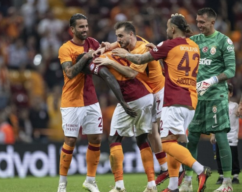 Galatasaray'ın başına talih kuşu kondu! İngiliz devi resmen geliyor...
