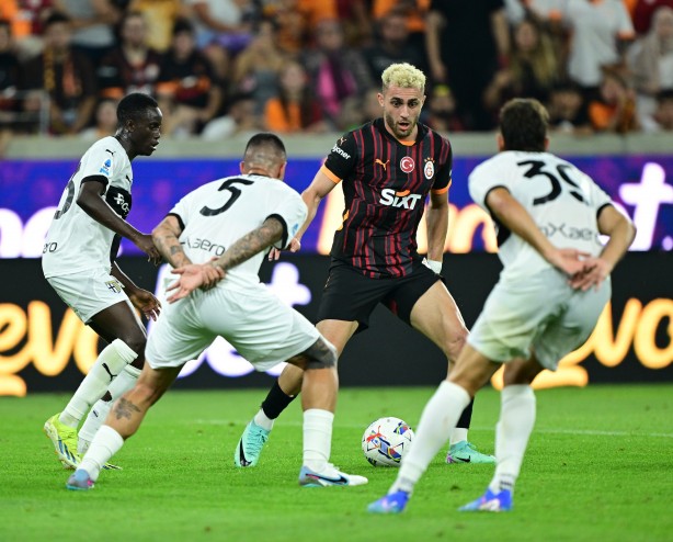 Foto - Galatasaray'ın bel kemiği takımdan ayrılıyor! Okan Buruk 'olmaz' dedi, yıldız isim resti çekti