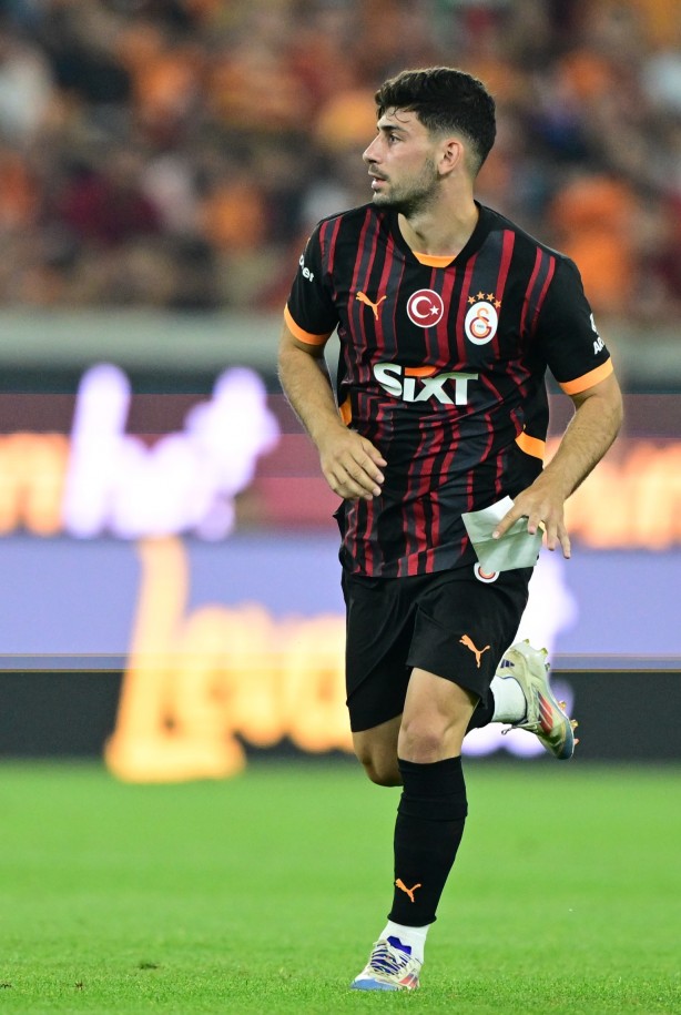 Foto - Galatasaray'ın bel kemiği takımdan ayrılıyor! Okan Buruk 'olmaz' dedi, yıldız isim resti çekti