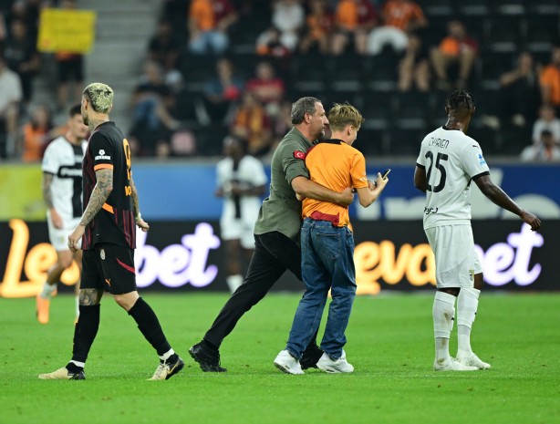 Foto - Galatasaray'ın bel kemiği takımdan ayrılıyor! Okan Buruk 'olmaz' dedi, yıldız isim resti çekti