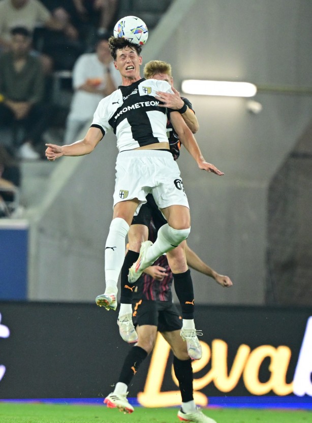 Galatasaray'ın bel kemiği takımdan ayrılıyor! Okan Buruk 'olmaz' dedi, yıldız isim resti çekti