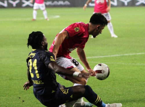 Foto - Galatasaray'ın eski yıldızı Fenerbahçe'ye! Bunu kimse beklemiyordu