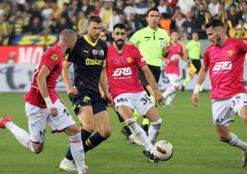 Foto - Galatasaray'ın eski yıldızı Fenerbahçe'ye! Bunu kimse beklemiyordu