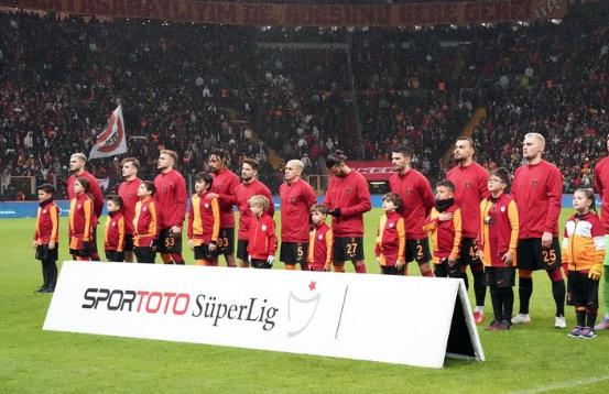 Galatasaray'ın genç yıldızı için devreye girdiler! Bomba gelişme...