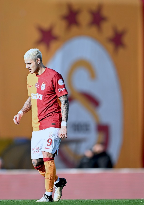 Foto - Galatasaray’ın sorunlu bölgesi tespit edildi ve dünya yıldızı için düğmeye basıldı! Dünyaya böyle duyuracaklar!