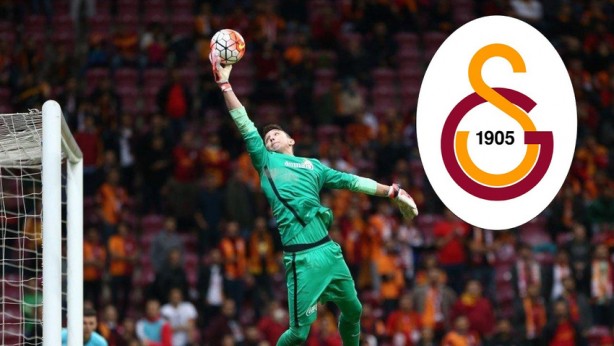 Foto - Galatasaray'ın yaşayan efsanesi Muslera, o hareketiyle Türkiye'nin kalbini fethetti! Sen ne kral adamsın be! İşte "Helal olsun" dedirten olay