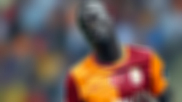 Galatasaray’ın yıldızının hayatı tepetaklak oldu! Şimdilerde yaptığı meslek herkesi şok etti! Yok böyle dram! Acıların çocuğu Küçük Emrah bile onun yanında halt etmiş