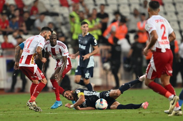 Foto - Galatasaraylı Ahmet Çakar'dan olay Fenerbahçe iddiası! "Çakalın biri operasyon yaptı"
