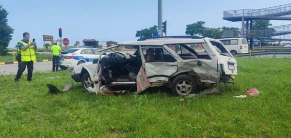 Foto - Galatasaraylı futbolcu trafik kazası geçirdi