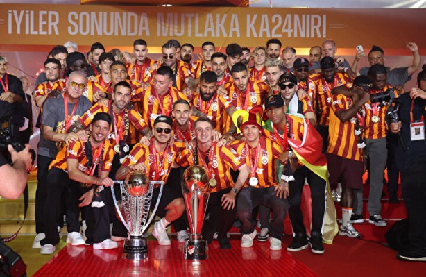 Foto - Galatasaraylı oyuncudan Fenerbahçelileri çıldırtacak paylaşım!