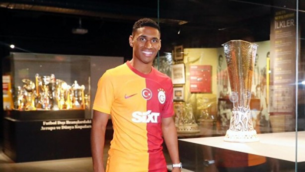 Foto - Galatasaraylı oyuncudan Fenerbahçelileri çıldırtacak paylaşım!