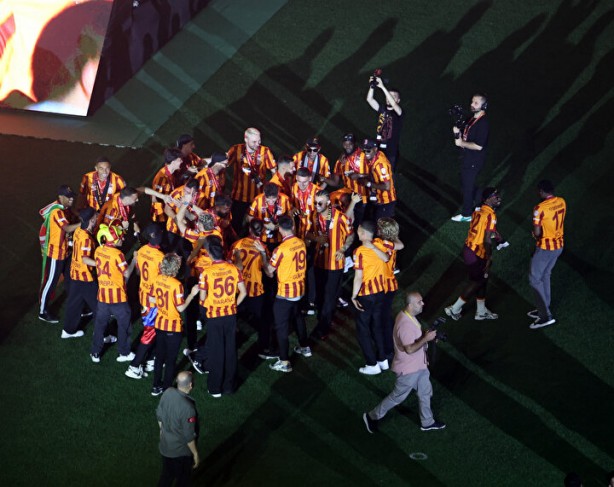 Foto - Galatasaraylı oyuncudan Fenerbahçelileri çıldırtacak paylaşım!