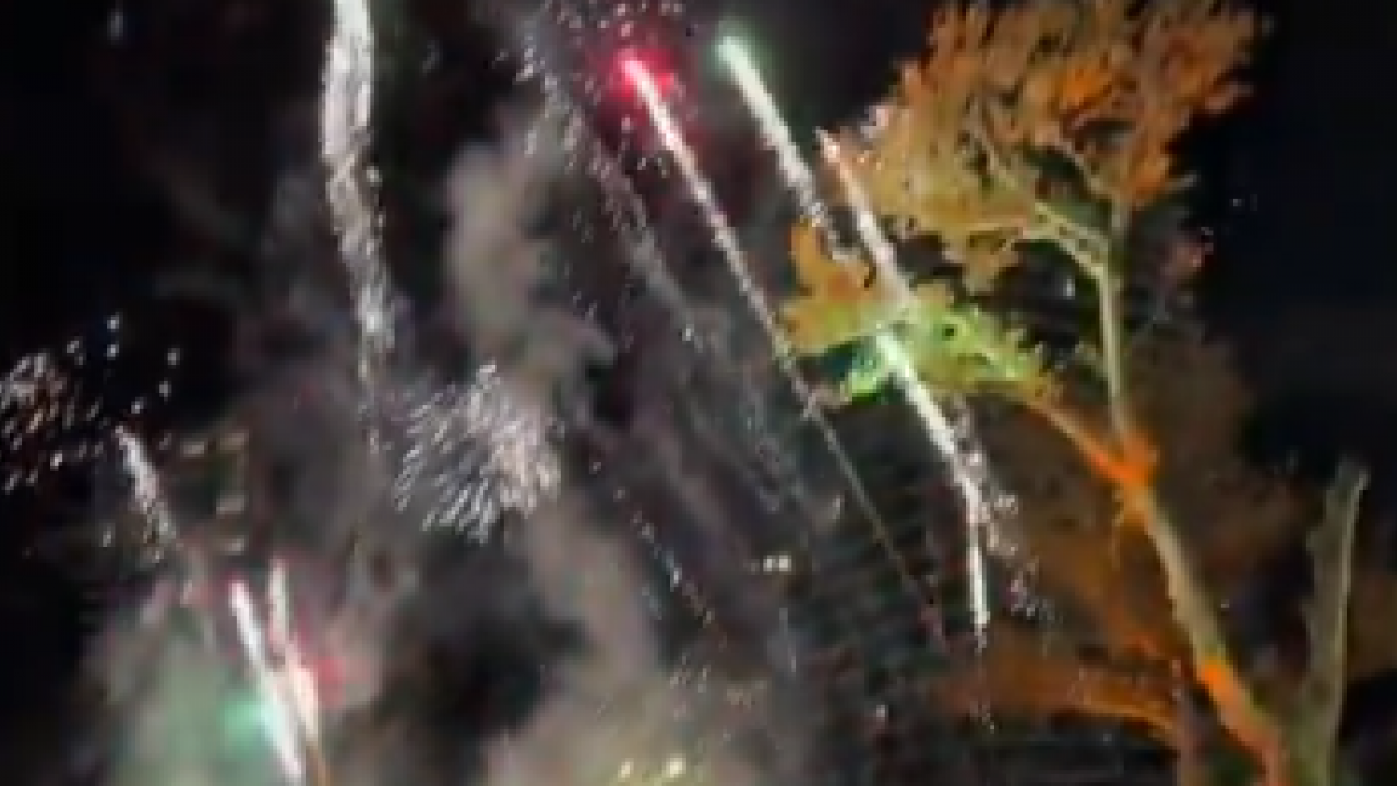 Foto - Galatasaraylı taraftarlardan büyük magandalık! Böyle bir rezillik olabilir mi? Bu neyin kafası beyler...