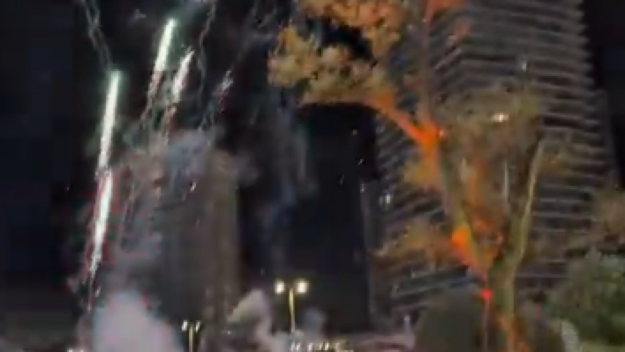 Foto - Galatasaraylı taraftarlardan büyük magandalık! Böyle bir rezillik olabilir mi? Bu neyin kafası beyler...