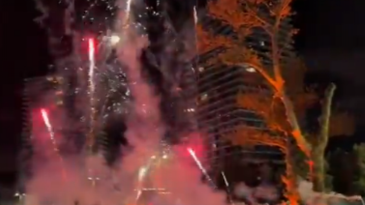 Foto - Galatasaraylı taraftarlardan büyük magandalık! Böyle bir rezillik olabilir mi? Bu neyin kafası beyler...