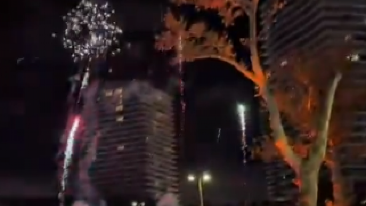 Foto - Galatasaraylı taraftarlardan büyük magandalık! Böyle bir rezillik olabilir mi? Bu neyin kafası beyler...