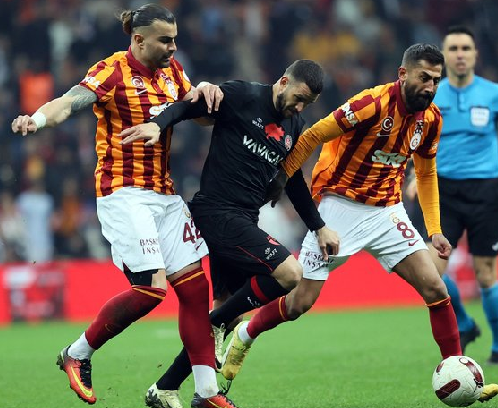 Foto - Galatasaraylılar tam anlamıyla çıldıracak! Defansın bel kemiğiydi ama İtalyanlar kaptı kapacak...